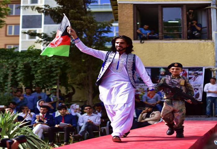Warna-warni Fashion Show di Kabul